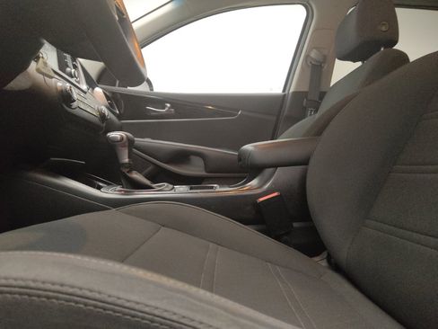 Used 2020 Kia Sorento LX FWD image 17
