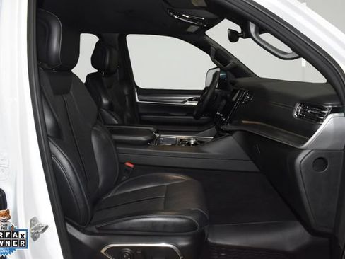 Certified 2024 Jeep Wagoneer Series II w/ Flexible Seating Group AWD/4WD image 13