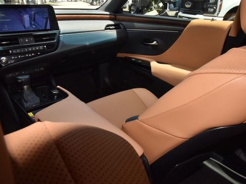 Used 2023 Lexus ES 350 w/ Premium Package FWD image 17