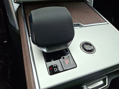 New 2025 Land Rover Range Rover SE image 13