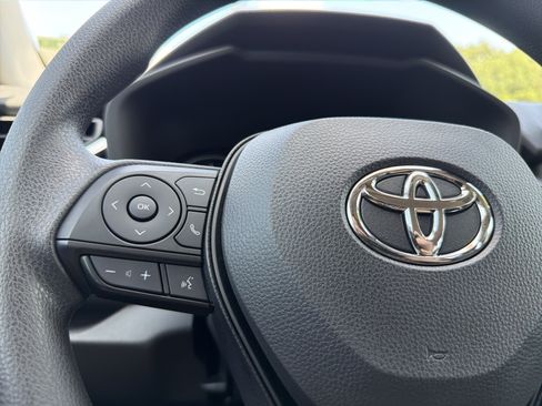 Certified 2024 Toyota RAV4 XLE AWD/4WD image 9