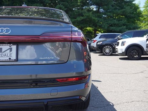 Used 2022 Audi e-tron Premium w/ Convenience Plus Package AWD/4WD image 16
