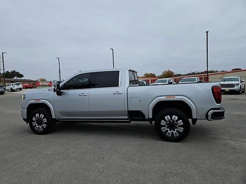 Used 2022 GMC Sierra 2500 Denali image 2
