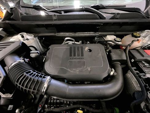Used 2023 GMC Acadia SLT w/ LPO, Cargo Package AWD/4WD image 29