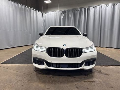 Used 2018 BMW 750i xDrive image 2