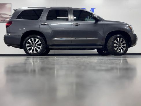 Used 2019 Toyota Sequoia Limited w/ Safety & Convenience Package AWD/4WD image 3