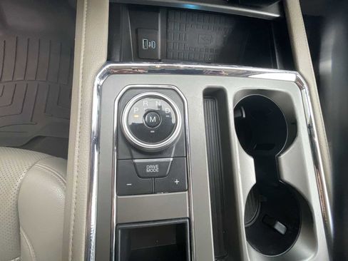 Used 2021 Ford Expedition XLT image 16