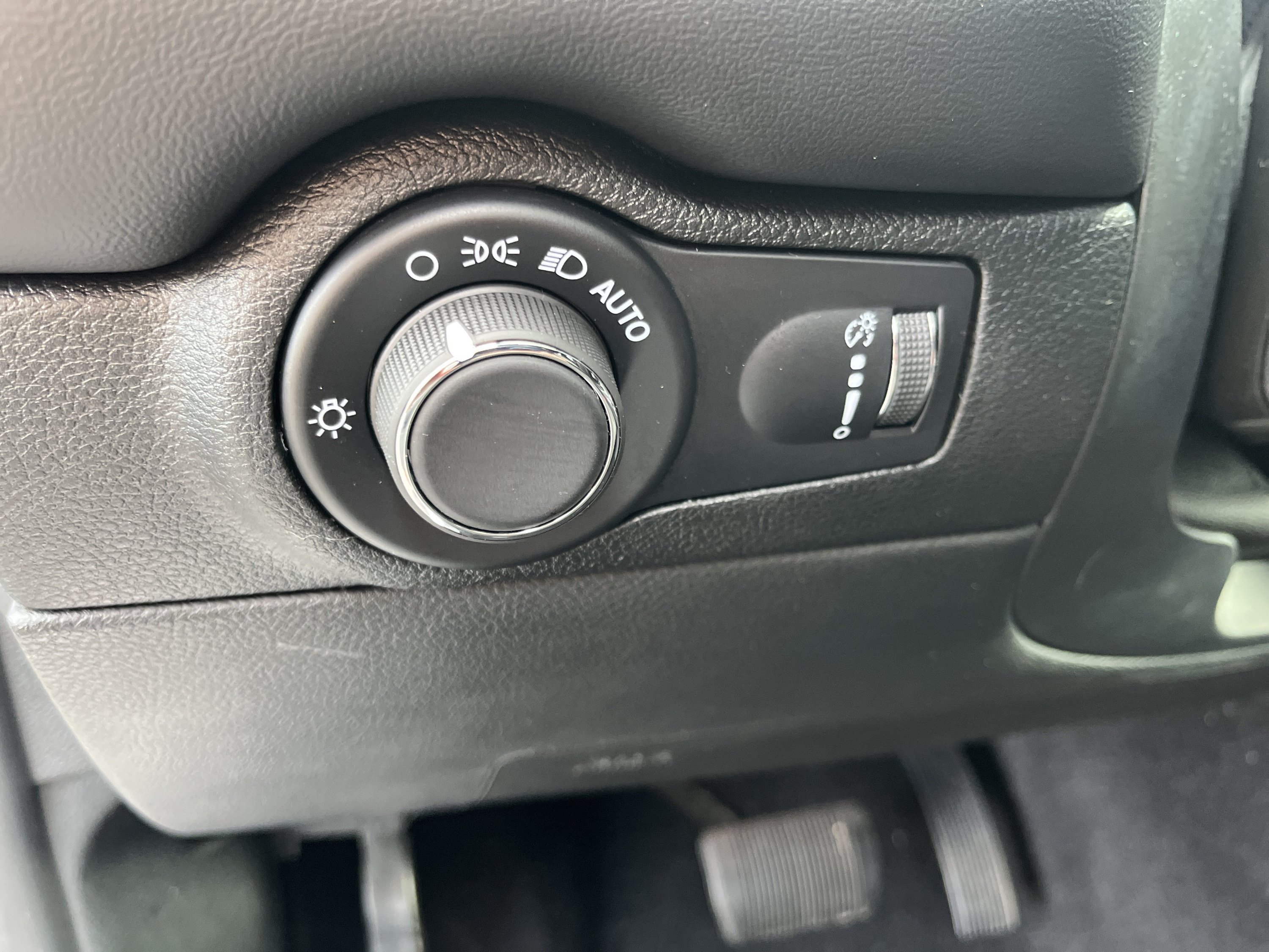 Used 2025 Dodge Durango GT AWD/4WD image 17