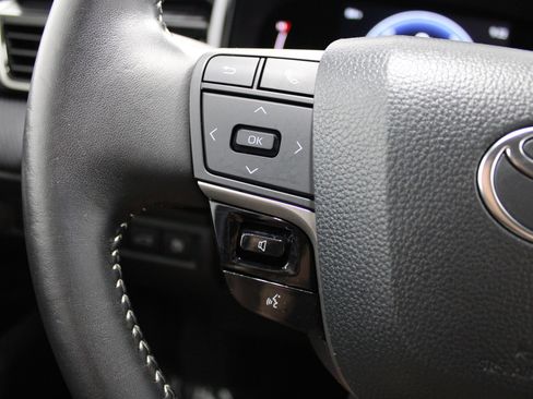 Used 2025 Toyota Camry SE FWD image 37
