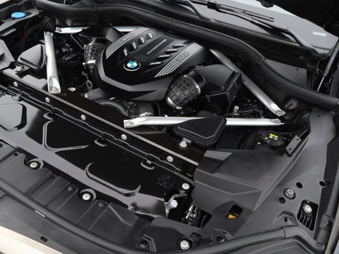 Used 2021 BMW X5 M50i image 23