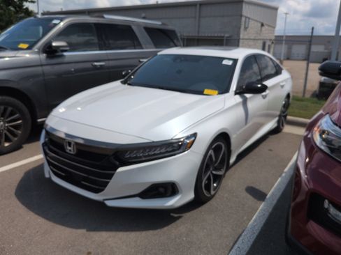 Used 2021 Honda Accord Sport image 2
