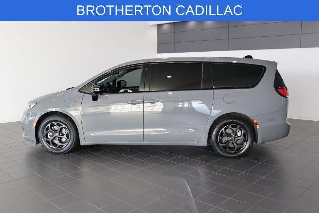 Used 2023 Chrysler Pacifica Limited w/ S Appearance Package FWD image 2
