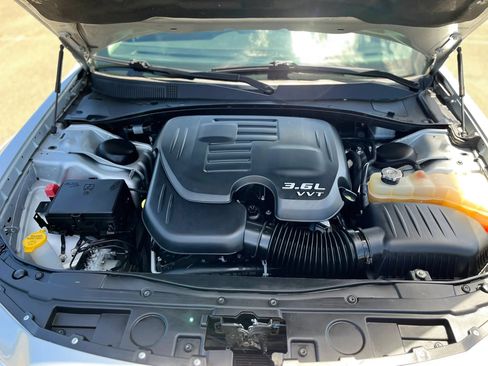 Used 2019 Chrysler 300 Touring RWD image 21