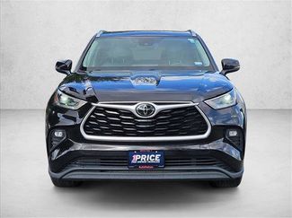 Used 2021 Toyota Highlander XLE FWD video 2