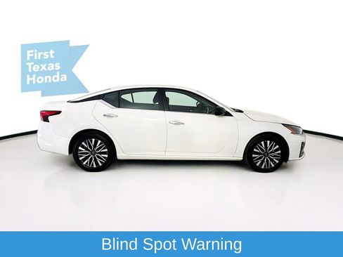 Used 2025 Nissan Altima 2.5 SV FWD image 8