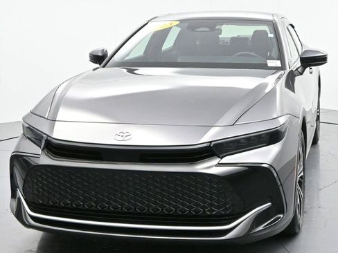 Used 2023 Toyota Crown Limited image 2