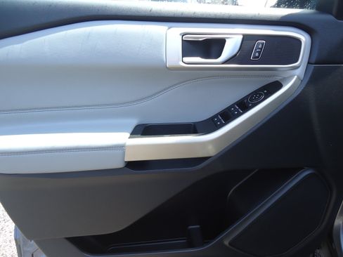 Used 2023 Ford Explorer XLT w/ Equipment Group 202A AWD/4WD image 23