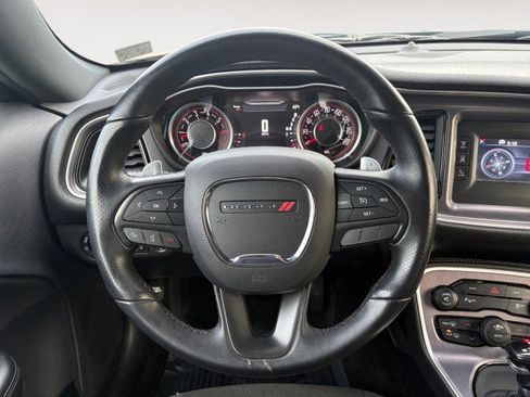 Used 2015 Dodge Challenger R/T image 8