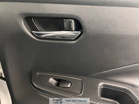 Used 2025 Nissan Versa SV FWD image 30