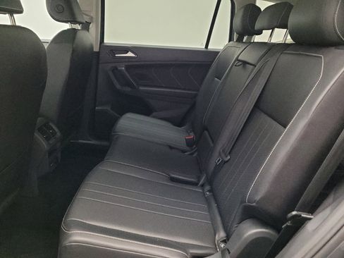 Used 2023 Volkswagen Tiguan SE w/ Panoramic Sunroof Package FWD image 18