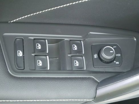 Used 2023 Volkswagen Tiguan SE w/ Panoramic Sunroof Package AWD/4WD image 21
