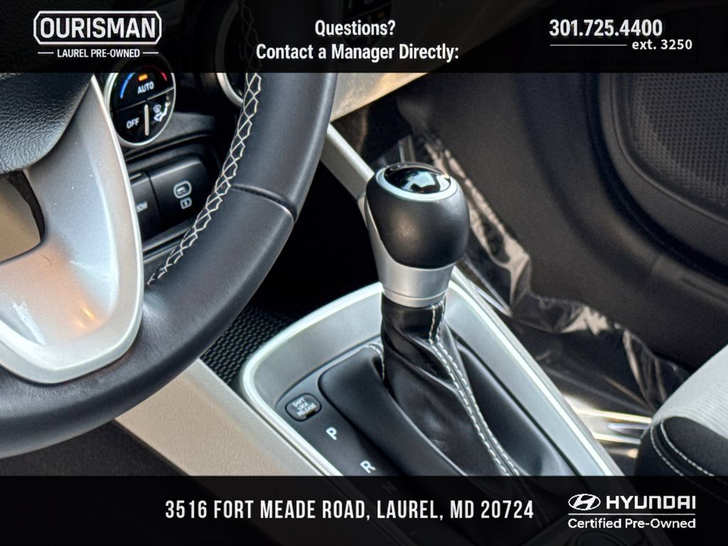 Certified 2024 Hyundai Venue SEL FWD image 16