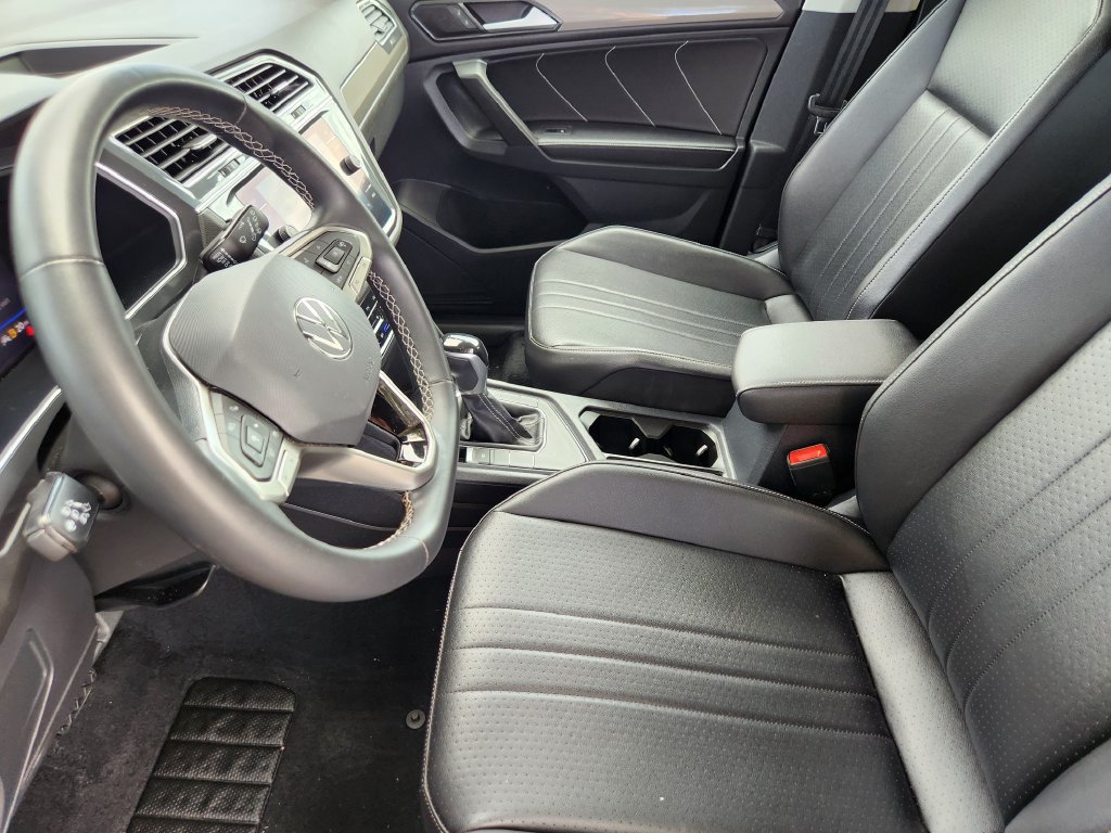 Used 2022 Volkswagen Tiguan SE FWD image 4