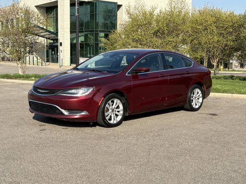 Used 2015 Chrysler 200 Limited FWD image 2