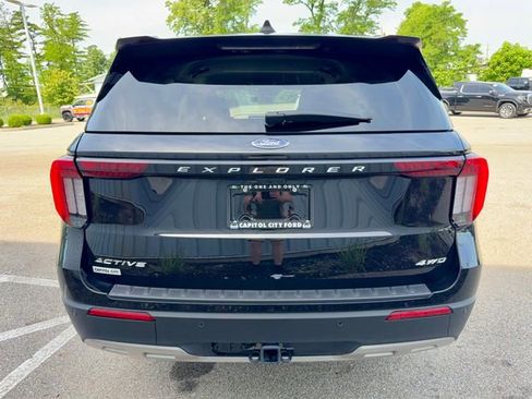 Used 2025 Ford Explorer Active w/ Active Comfort Package AWD/4WD image 5