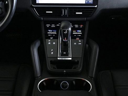 Certified 2020 Porsche Cayenne image 16