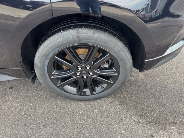 Used 2021 Ford Edge ST-Line w/ Class II Trailer Tow Package AWD/4WD image 12