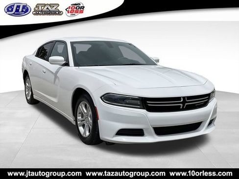 Used 2015 Dodge Charger SE RWD image 1
