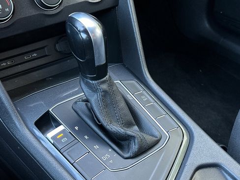 Used 2021 Volkswagen Tiguan S image 22