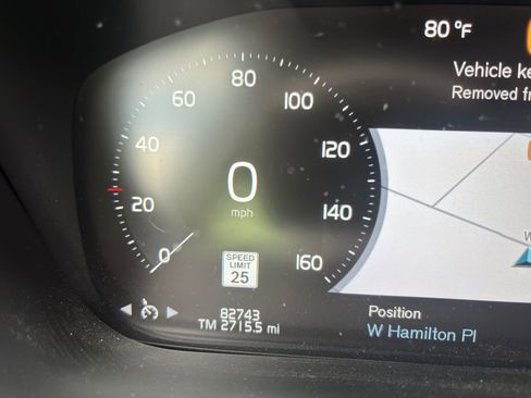 Used 2019 Volvo XC60 T6 Momentum w/ Multimedia Package AWD/4WD image 17