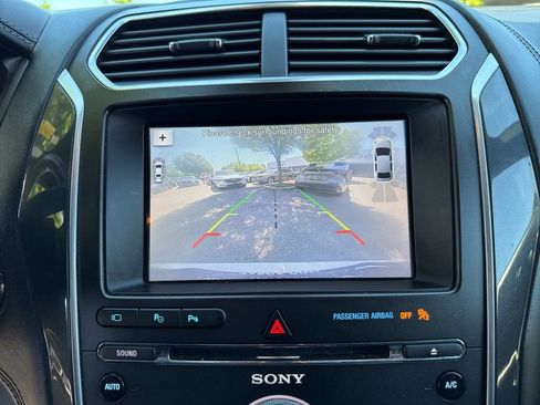 Used 2017 Ford Explorer Platinum image 17