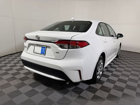 Used 2022 Toyota Corolla LE image 18