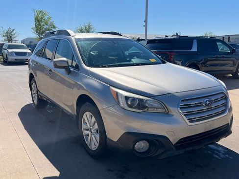 Used 2017 Subaru Outback 2.5i Premium image 4