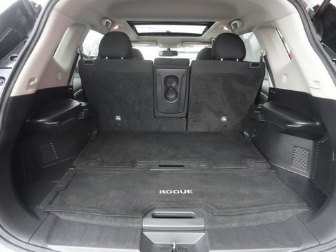 Used 2017 Nissan Rogue SV image 12