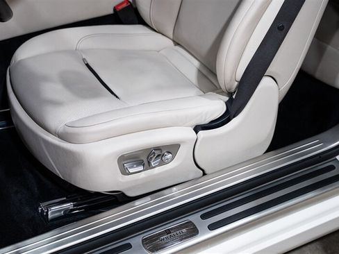 Used 2016 Rolls-Royce Wraith RWD image 26