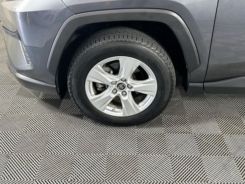 Used 2019 Toyota RAV4 XLE w/ Convenience Package FWD image 11
