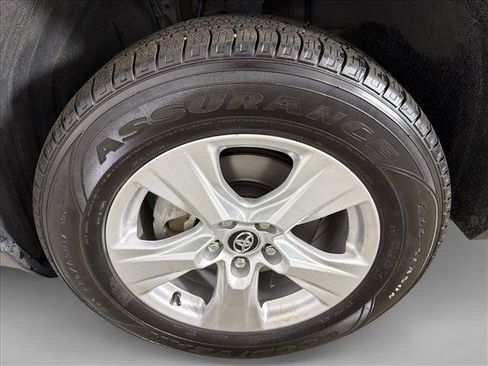Used 2020 Toyota RAV4 XLE AWD/4WD image 11