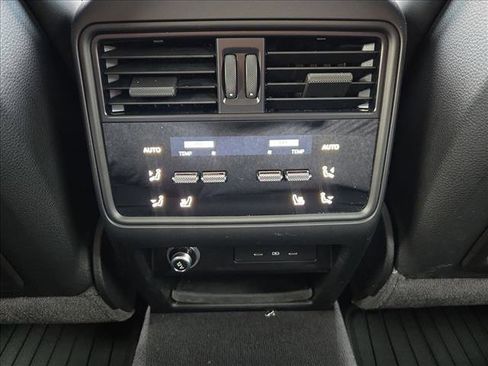 Used 2025 Porsche Cayenne Coupe image 17