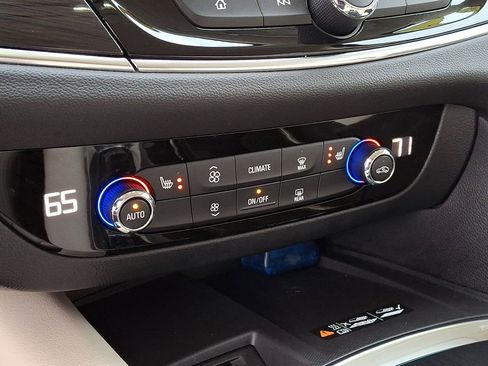 Certified 2023 Buick Enclave Essence image 17