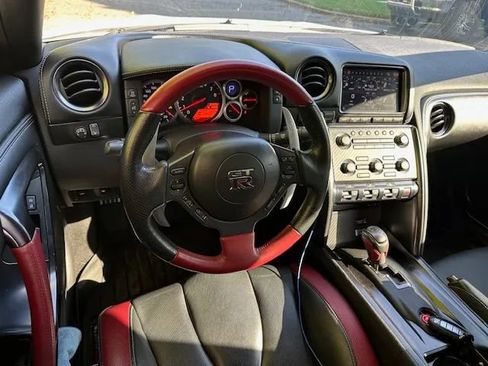 Used 2014 Nissan GT-R Black Edition image 21
