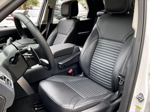 Used 2024 Land Rover Discovery S image 18