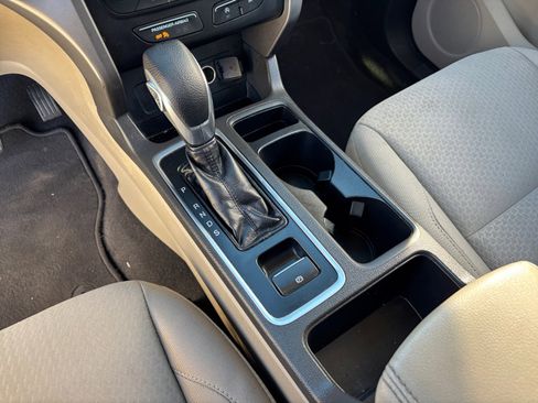 Used 2018 Ford Escape SE image 15