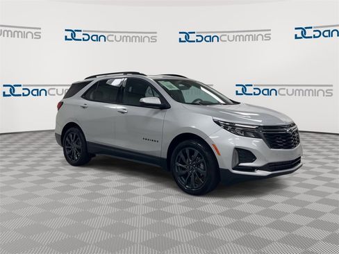 Used 2022 Chevrolet Equinox RS w/ RS Leather Package image 2