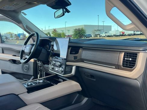 Used 2023 Ford Expedition Limited image 31