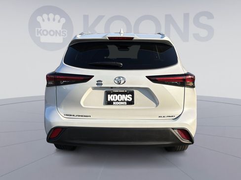 Used 2024 Toyota Highlander XLE image 5