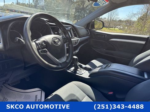 Used 2019 Toyota Highlander LE image 20